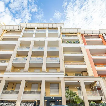 Διαμέρισμα Avec Terrasse-jardin Au Centre De *
